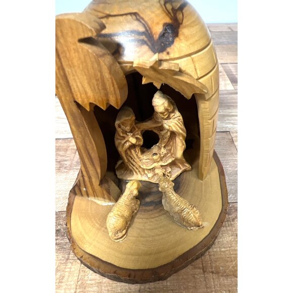 Handcrafted Olive Wood Nativity Scene With Stable & Palm Tree - Picture 2 of 6